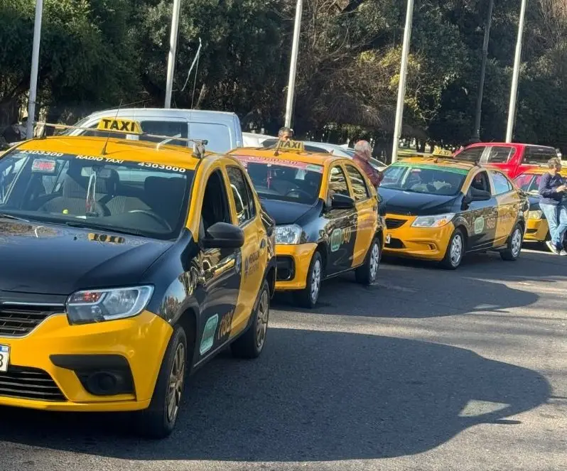 El gobierno convoca a audiencia pública para aumentar la tarifa de taxi y remis en Mendoza