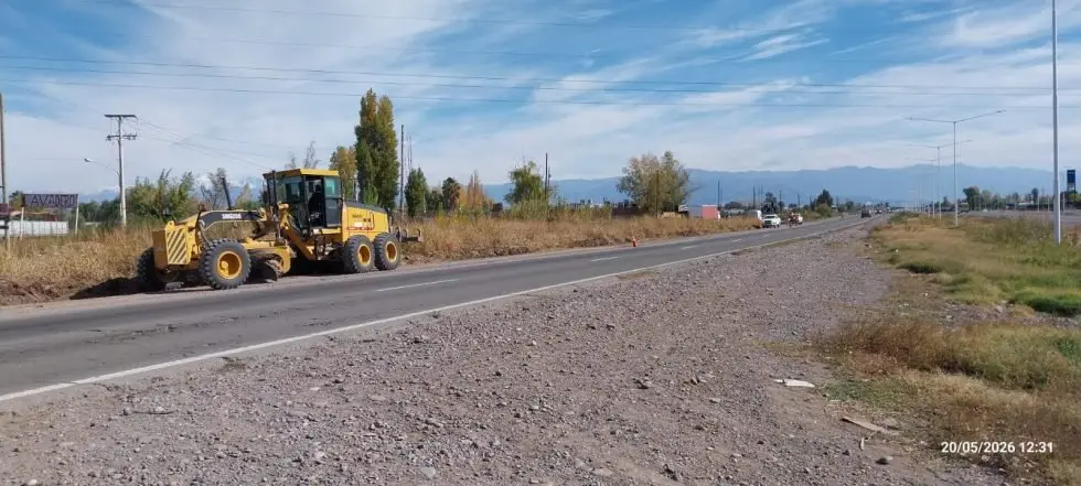 Mendoza firmó contratos por $48.500 millones para refuncionalizar la Ruta 22 en Maipú