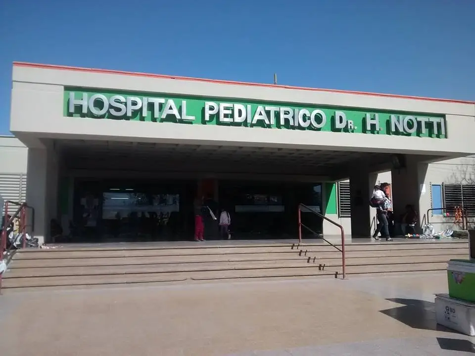 Cornejo firmó el contrato para el nuevo Centro Ambulatorio del Notti