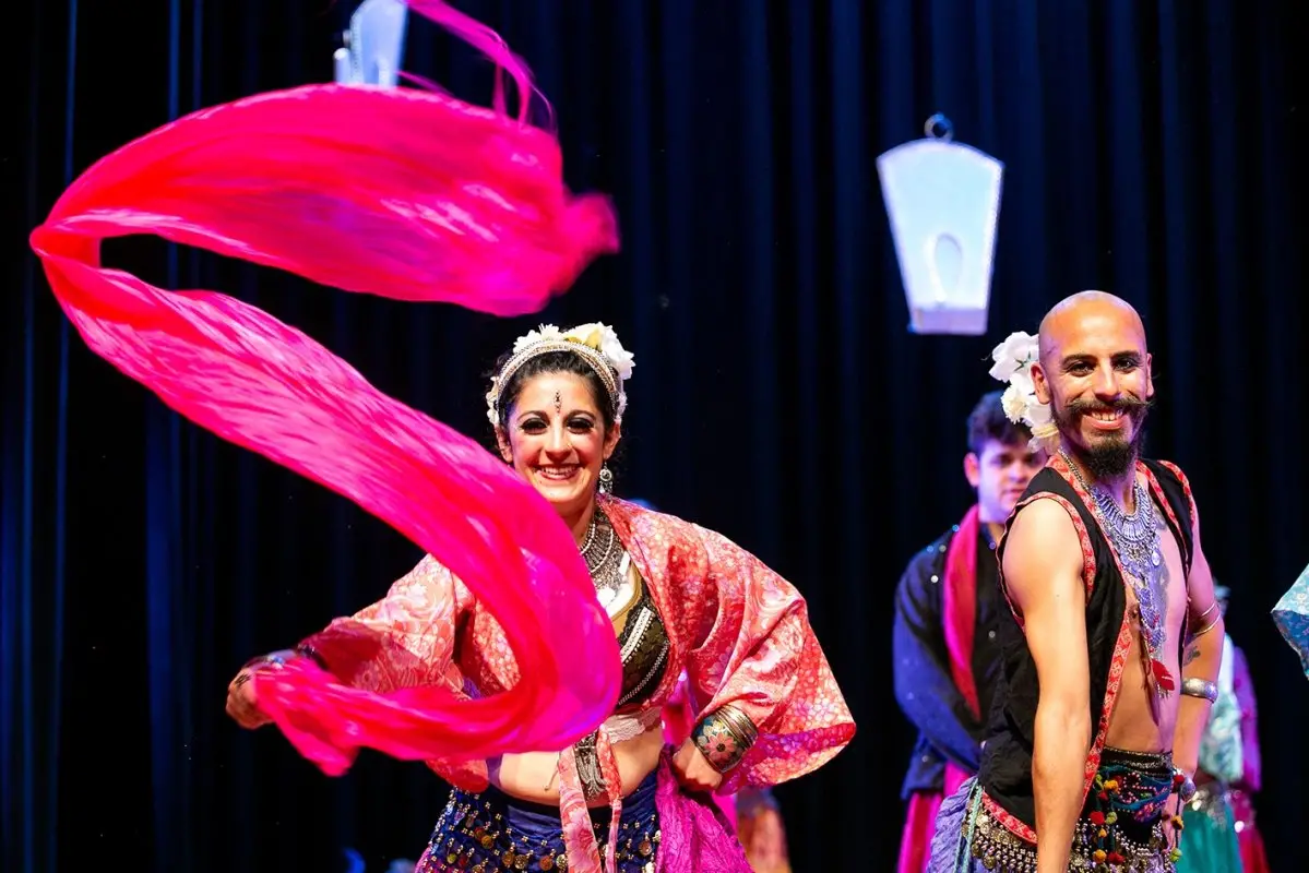 La danza tribal y el mundo Bollywood se entrelazan en “DIYAS”, el espectáculo que llega al Le Parc