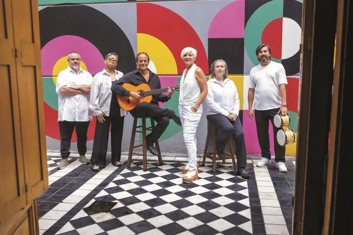 Treinta años de rumba flamenca: Simpecao festeja vida y obra en el Teatro Independencia