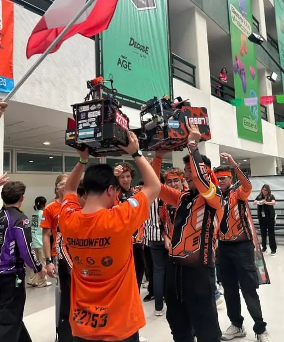 Las Heras distinguió a dos jóvenes que llegaron a la cima de la robótica internacional