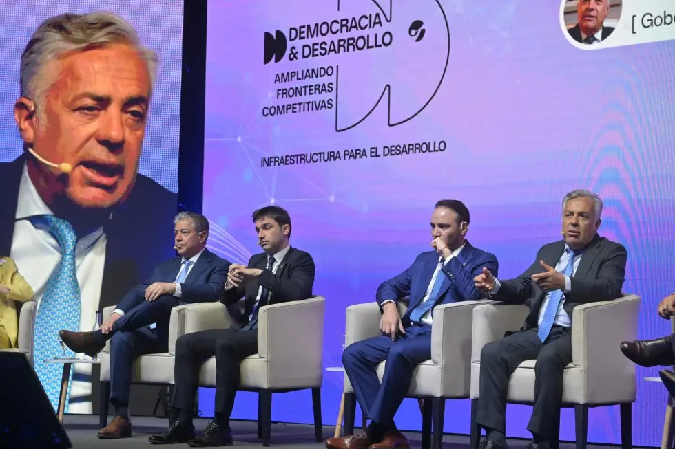 Cornejo puso en valor el modelo de Mendoza para recuperar rutas nacionales