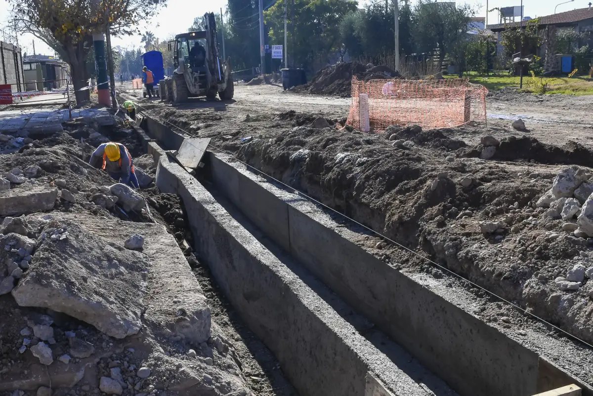 Calle Urquiza: la obra avanza con la construcción de drenajes y la renovación de redes de agua y cloaca