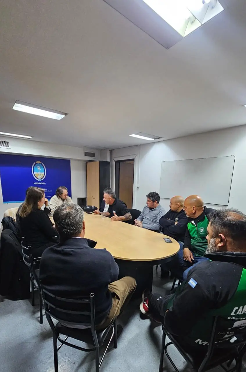 Camioneros exige la presencia del Gobierno en la negociación por los 120 puestos de trabajo en riesgo en el petróleo
