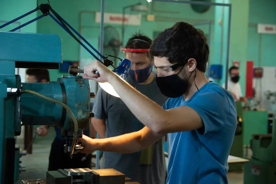 Capacitate en el ITU UNUYO: curso de mecanizado con fresadora convencional