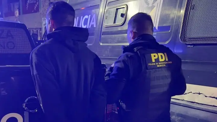 Ciberpatrullaje: la Policía de Mendoza detuvo a un joven que ofrecía un revólver por WhatsApp