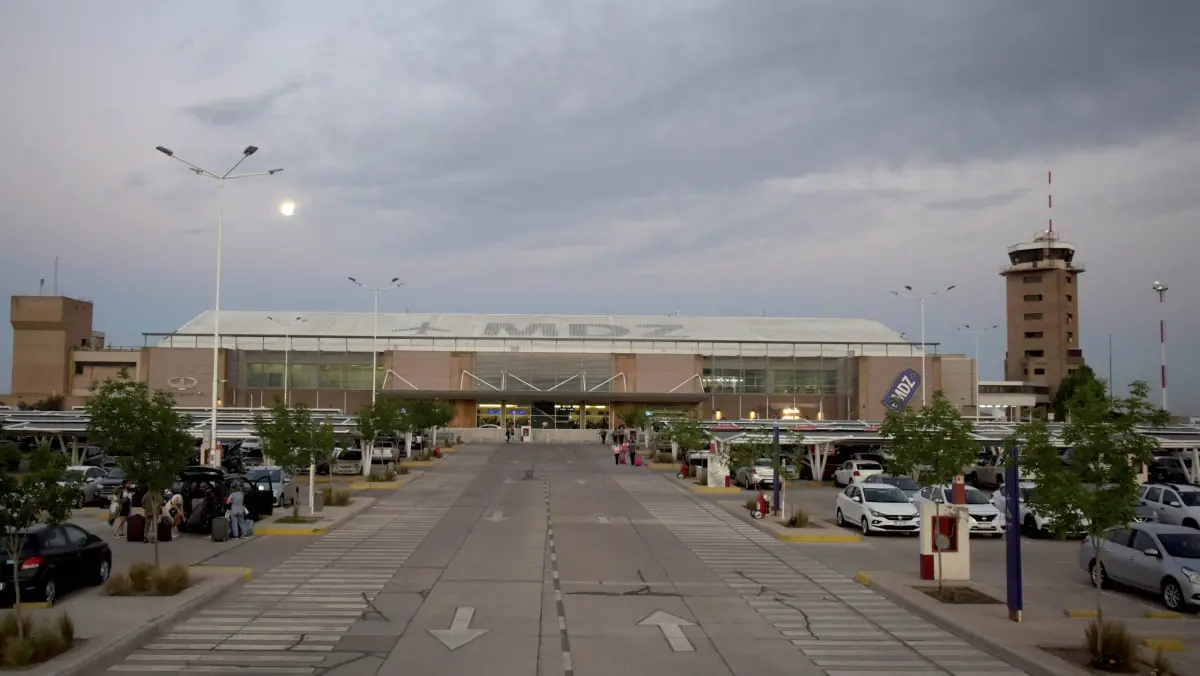 Cornejo anunció que el 15 de setiembre comienza el proceso de licitación para ampliar y renovar el Aeropuerto Internacional El Plumerillo