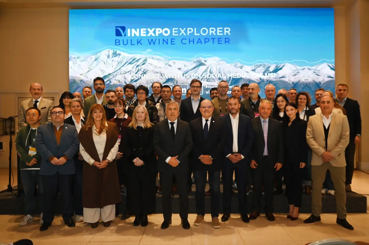 Cornejo encabezó la apertura de Vinexpo Explorer Mendoza 2026: The Bulk Chapter, el primer encuentro mundial dedicado al vino a granel