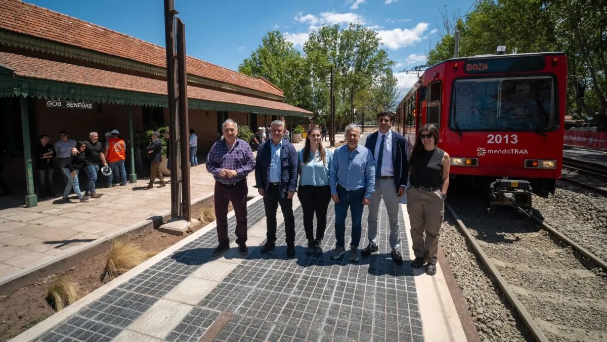 Cornejo, Mema y Costarelli recorrieron el nuevo tramo del Metrotranvía, que ya llega a la Estación Benegas