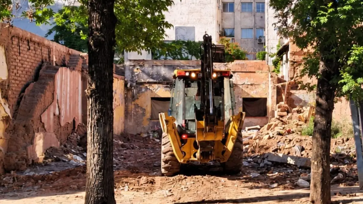 Demolieron un aguantadero en Ciudad que había sido intervenido por el Ministerio de Seguridad y Justicia