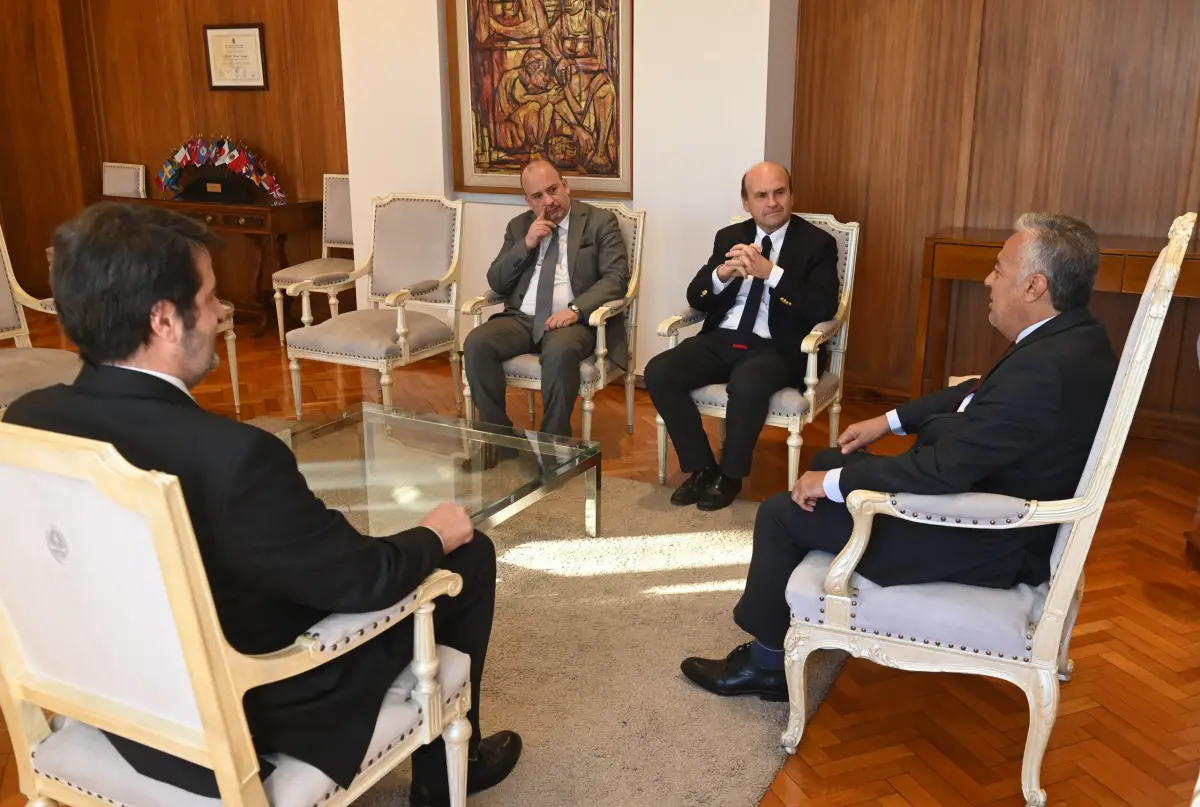 El Gobernador Cornejo y el embajador de Chile analizaron oportunidades de integración en conectividad, energía y minería