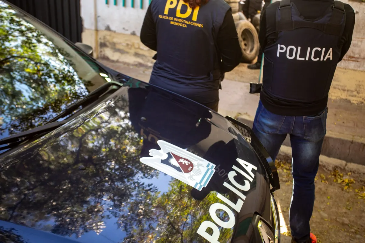 Las Heras: Investigaciones secuestró armas y aprehendió a un menor por el robo a un chofer de aplicación