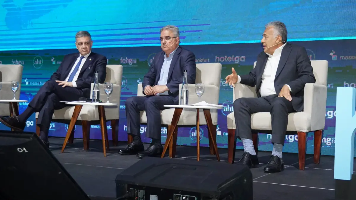 En Hotelga Summit 2026, Cornejo aseguró que “ampliar el turismo en Argentina requiere más vuelos internacionales que lleguen al interior”