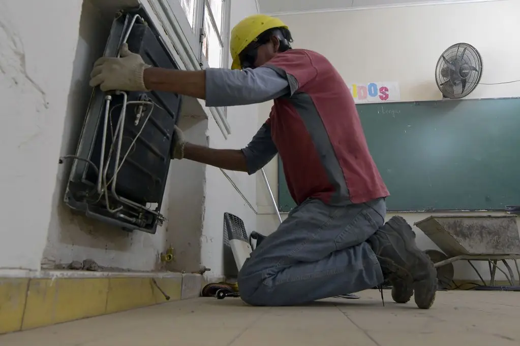 Infraestructura Escolar ya realizó más de 350 intervenciones en calefacción escolar
