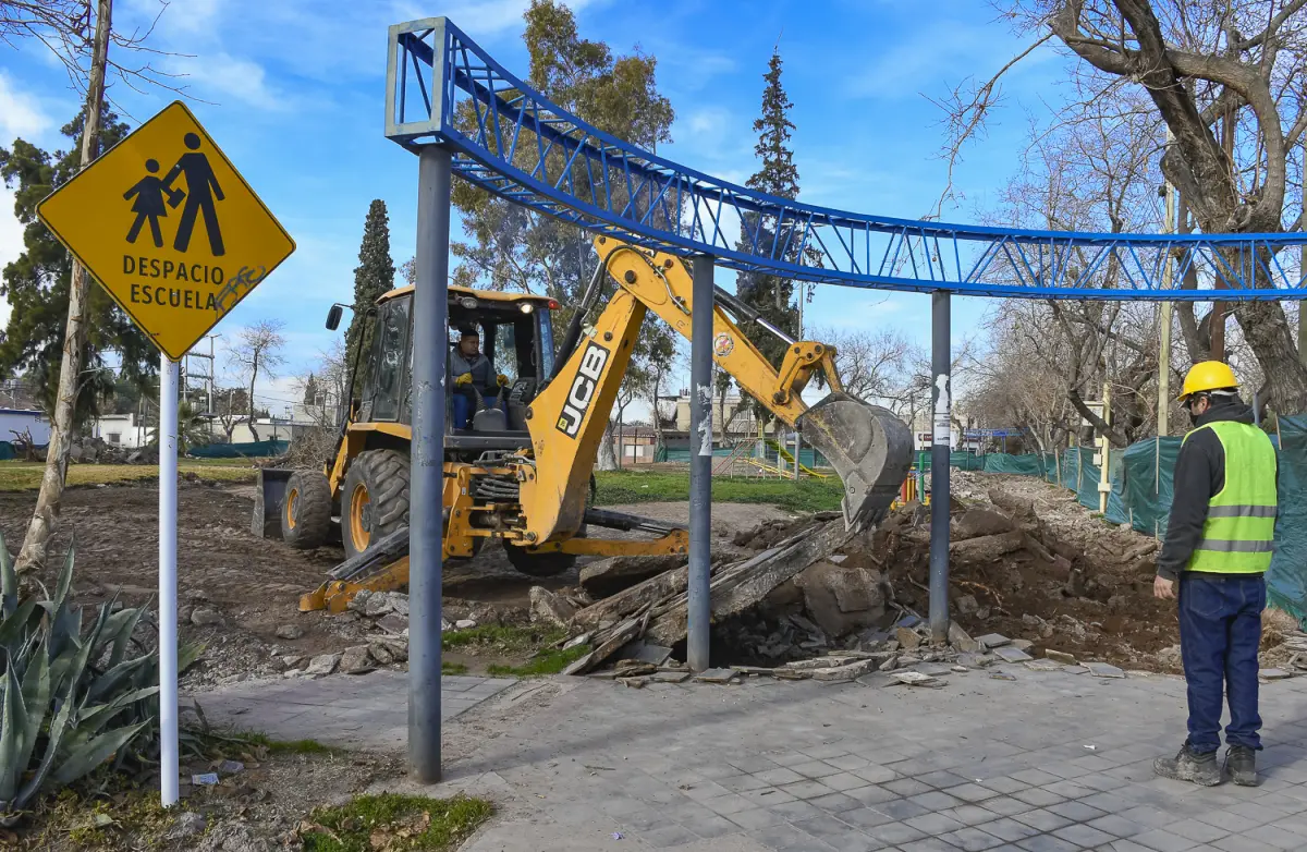 Infraestructura urbana: comenzó la remodelación de plaza Lebensohn y el entorno de la escuela José Martí