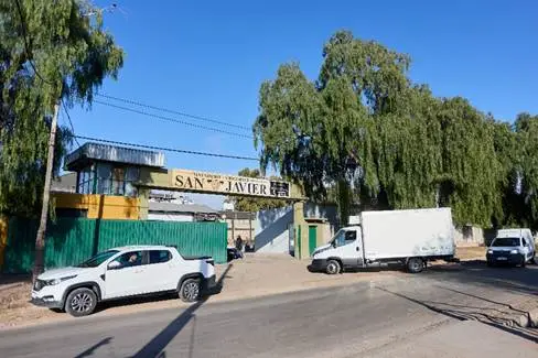 Irrigación clausuró el punto de vuelco de efluentes de un matadero frigorífico y lo multó por contaminar