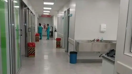 El Ministerio de Salud dispuso el cierre preventivo de quirófanos de un hospital privado ante un brote de meningitis posquirúrgica