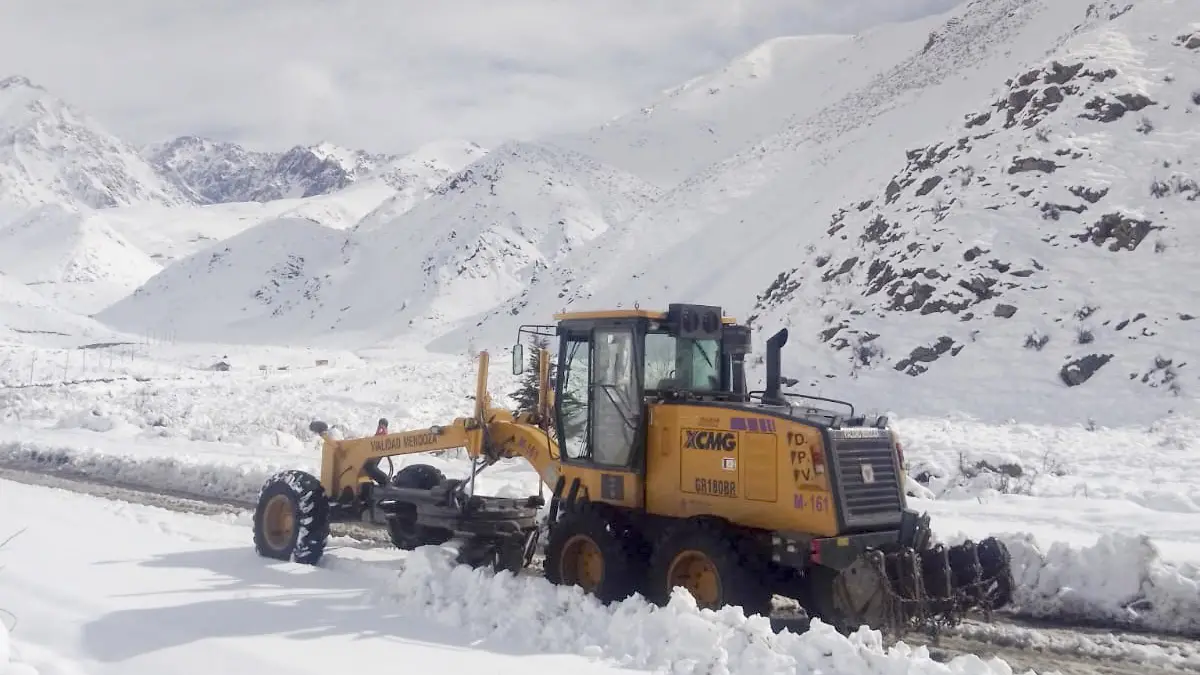 Nevó mucho en Vallecitos y está habilitado hasta Guardaparques mientras la DPV trabaja para ampliar el recorrido para mañana