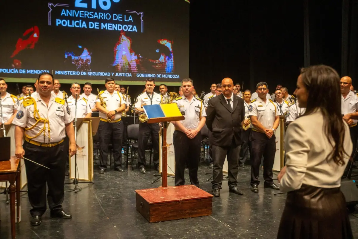 La Policía de Mendoza celebró sus 216 años con una velada de gala en el Teatro Independencia