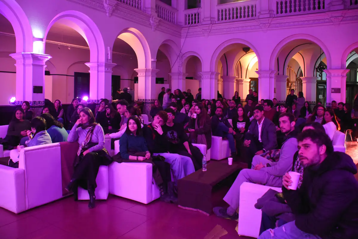 Sigue “Alta fidelidad”: un encuentro para escuchar discos