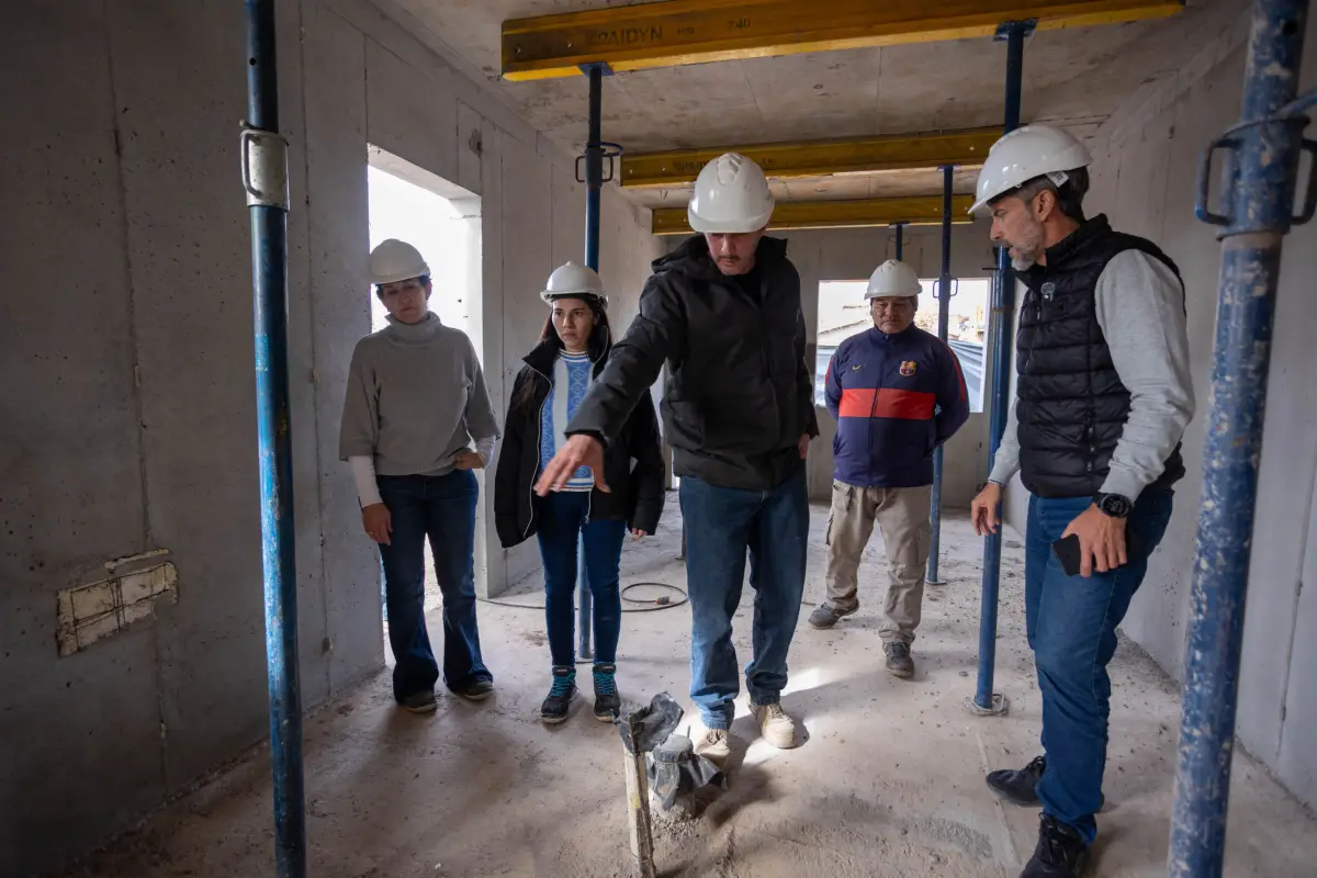 Ulpiano Suarez recorrió las obras del futuro barrio San Agustín