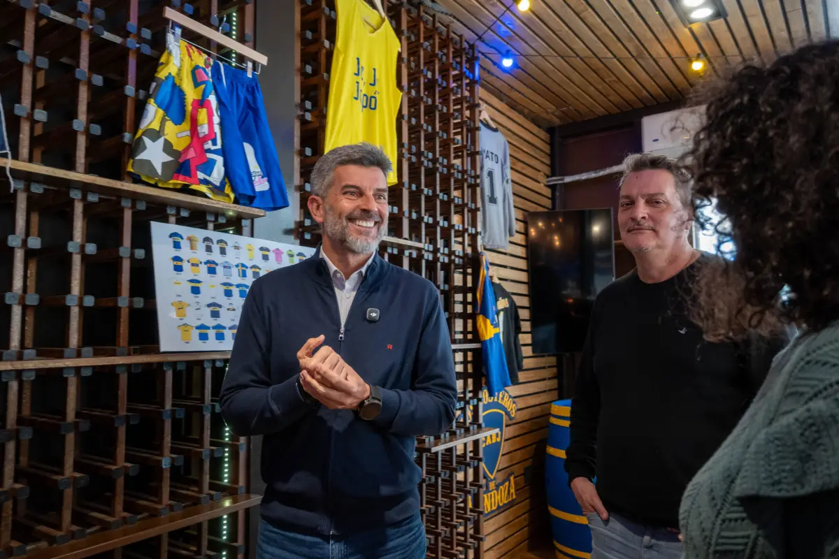 Ulpiano Suarez visitó Jugador N°12, el primer bodegón temático xeneize de Mendoza