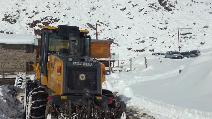Vialidad Mendoza habilitó el circuito de Vallecitos hasta el refugio de San Bernardo y rescató a montañistas varados