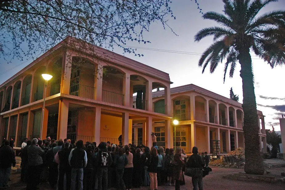 Visitá el Cementerio de la Ciudad en un recorrido nocturno