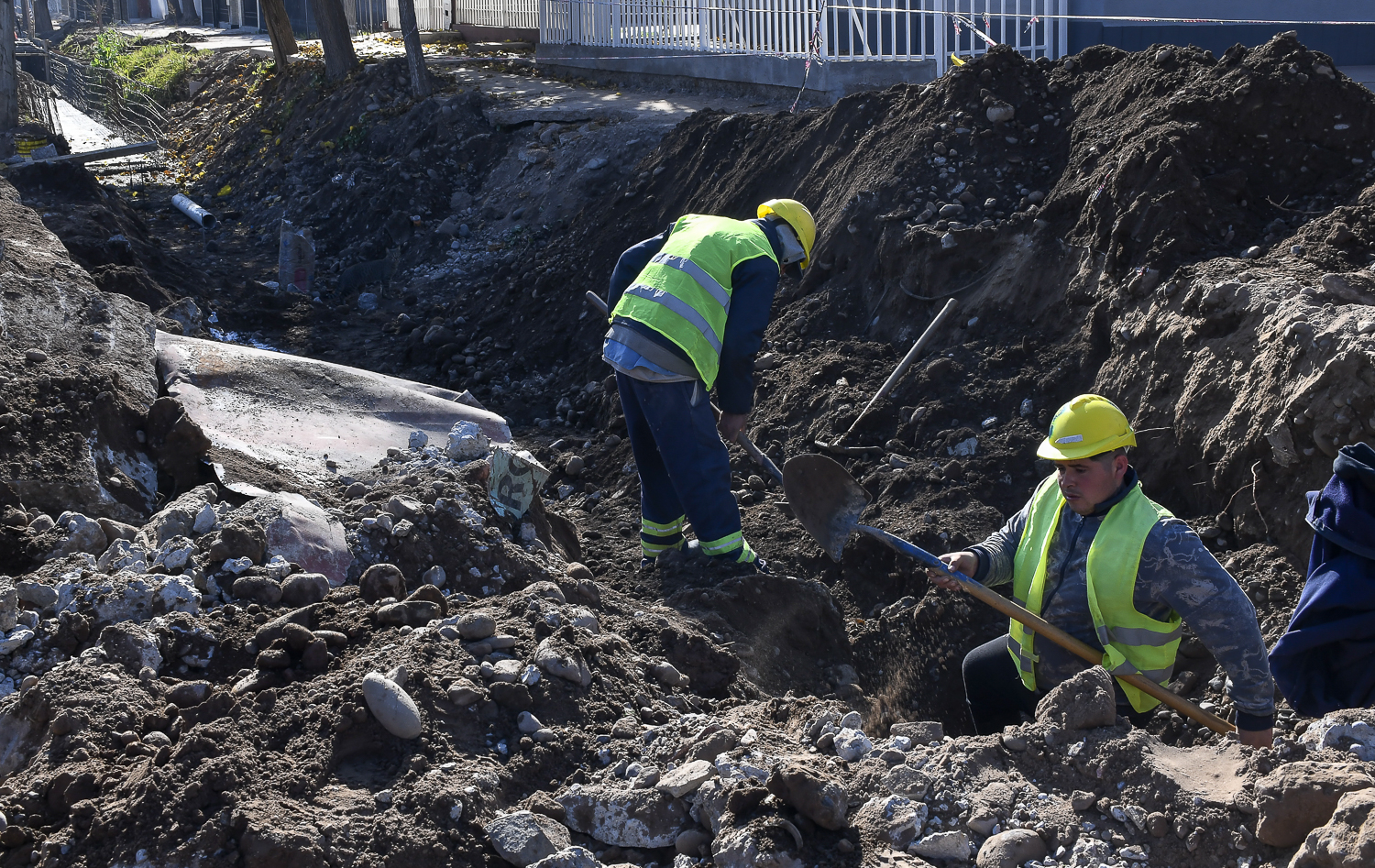 Calle Urquiza: la obra avanza con la construcción de drenajes y la renovación de redes de agua y cloaca