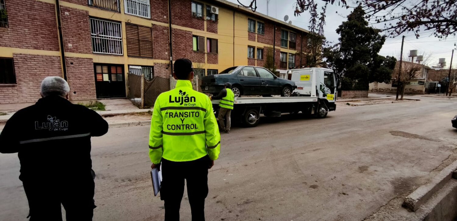 Luján de Cuyo avanza con Calles Ordenadas y Tranquilas mediante el retiro sistemático de vehículos abandonados