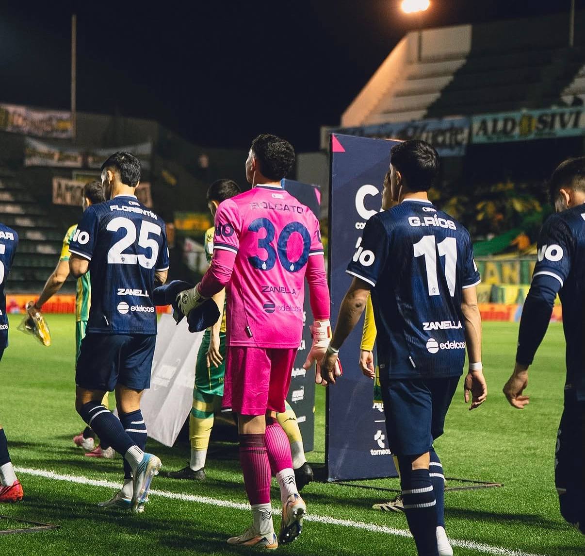 El parque de fiesta: Independiente Rivadavia venció 2-0 a Aldosivi y avanza firm