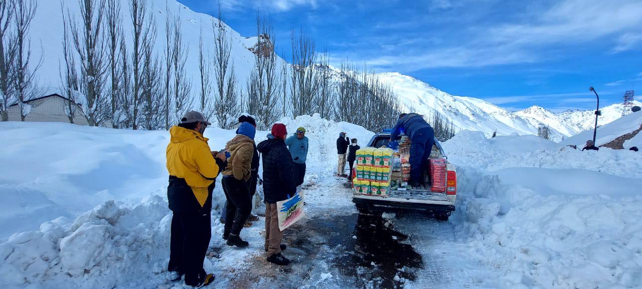 Persisten las nevadas en las villas cordilleranas para este jueves