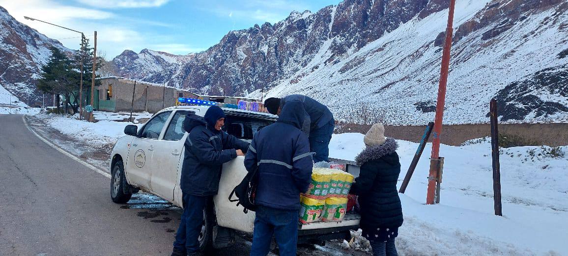 Persisten las nevadas en las villas cordilleranas para este jueves